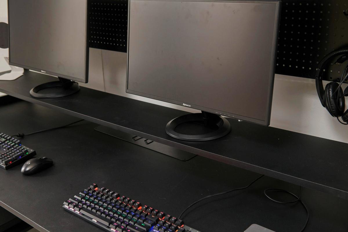 Schreibtisch Schwarz L: 180cm - Schwarz, Design, Holzwerkstoff/Metall (180/70/148cm) - Livetastic