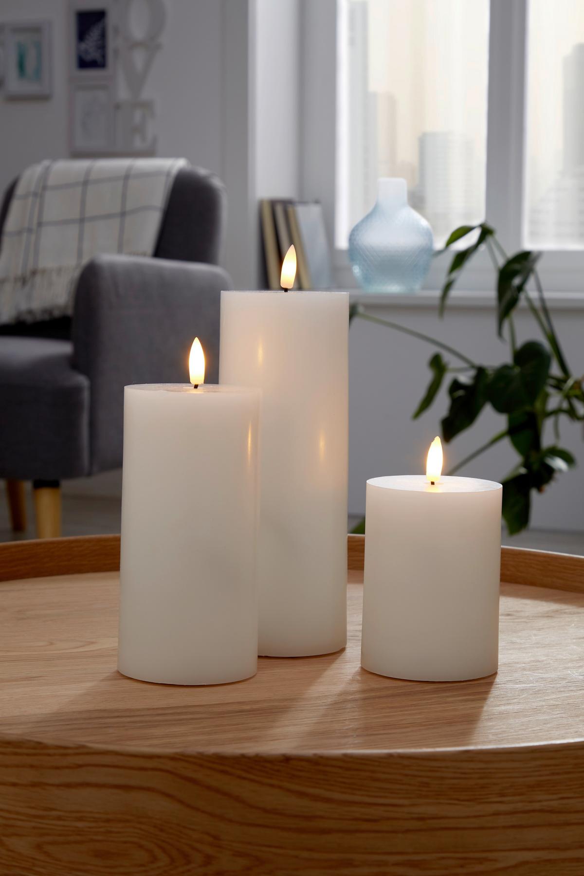 LED-Kerze Mara Weiß mit Timer DxH: 7,5x17,8 cm - Weiß, Basics, Naturmaterialien/Kunststoff (7,5/17,8cm) - Luca Bessoni