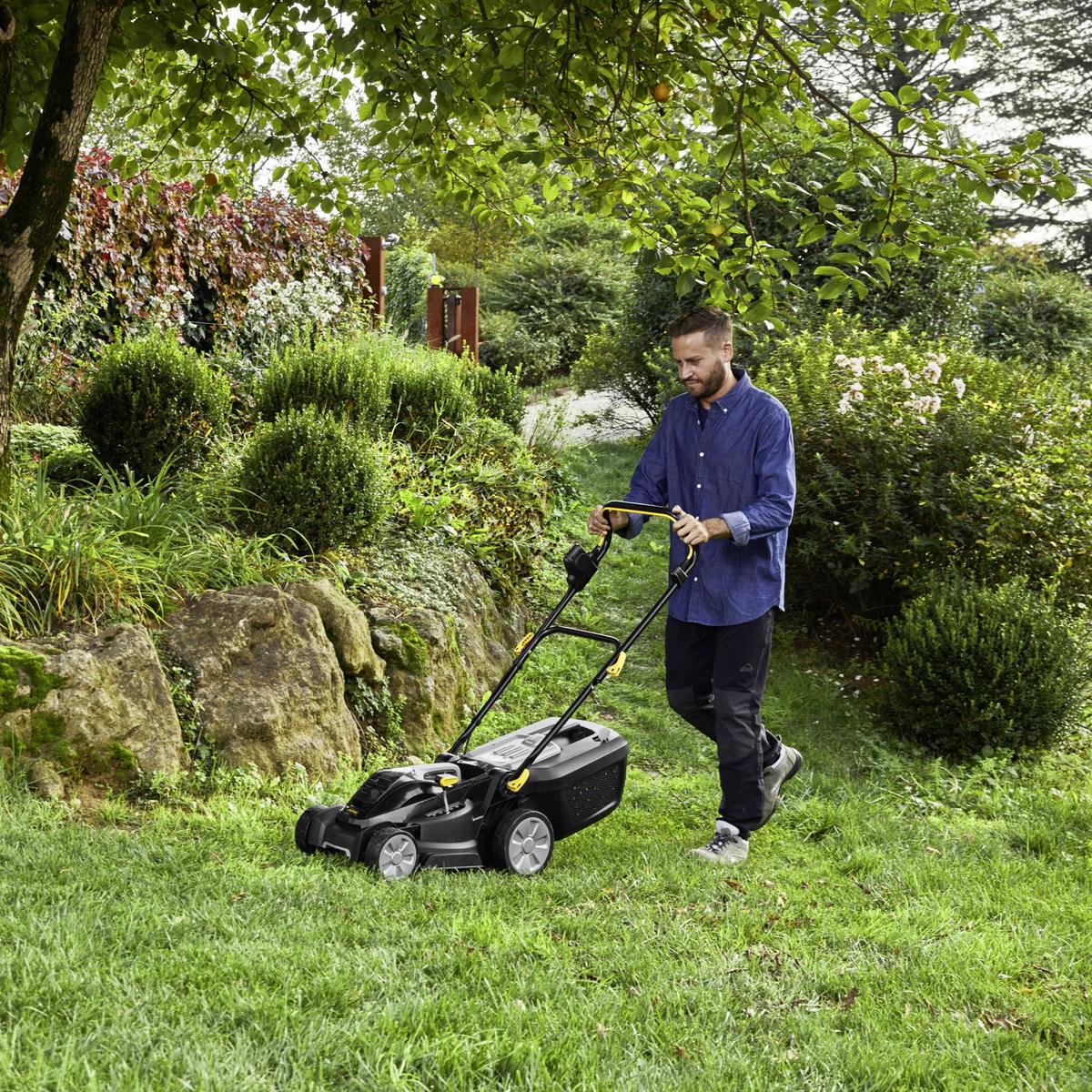 Akku Rasenmäher Schnittbreite 34 cm Geeignet für 200 Qm2 - Schwarz, MODERN, Kunststoff (43,5/103/130cm) - Alpina 5849