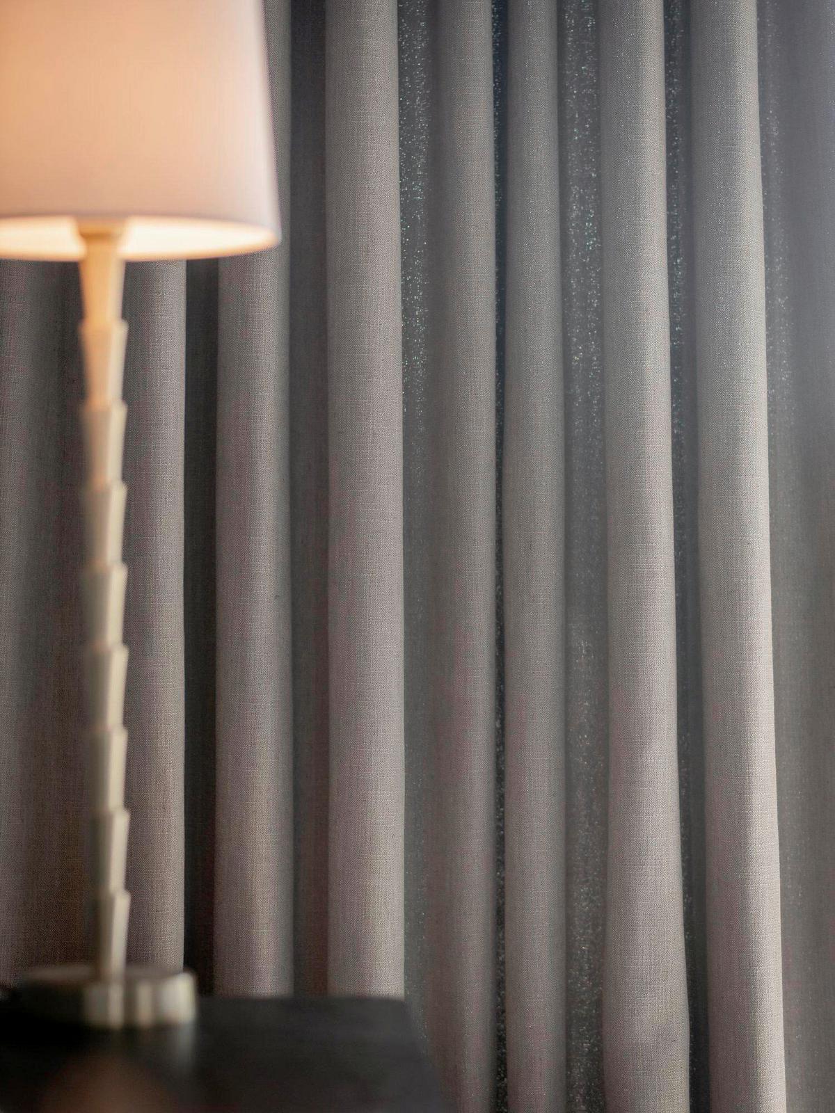 ZATEMŇOVACÍ ZÁVES STEN - sivá, Basics, textil (270/280cm) - Svanefors