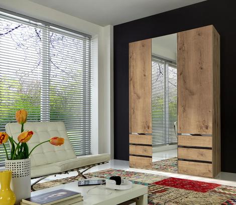 Moderne Aufbewahrung mit Gemütlichkeitsfaktor dank des stylischen Kleiderschrankes LEVEL. Dreitüriger Kleiderschrank in Eiche Dekor mit Spiegel