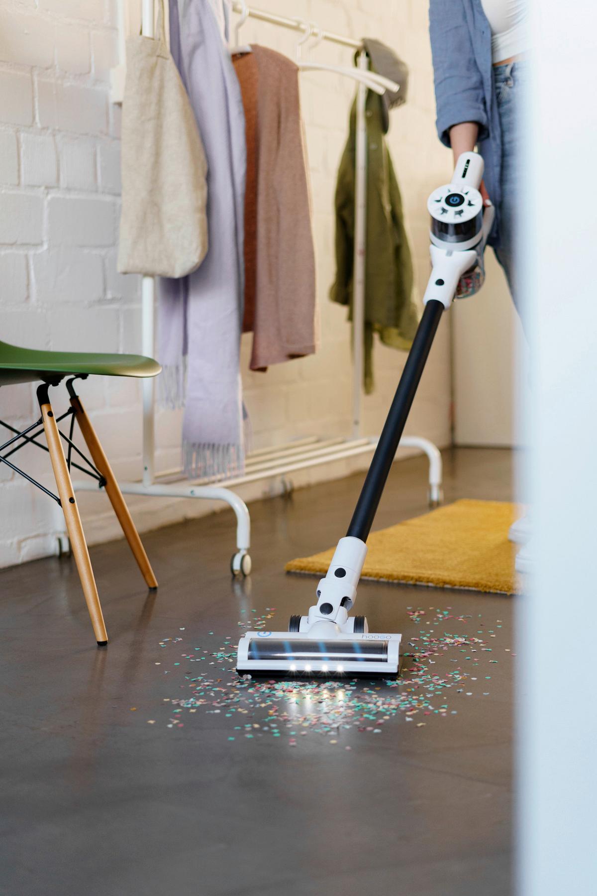 Akku-Handstaubsauger 200W, 35 min. Laufzeit - Dunkelgrau/Weiß, Basics, Kunststoff (30/21/10cm)