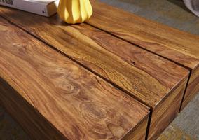Stabiler Couchtisch mit natürlicher Holzmaserung Couchtisch mit natürlicher Holzmaserung