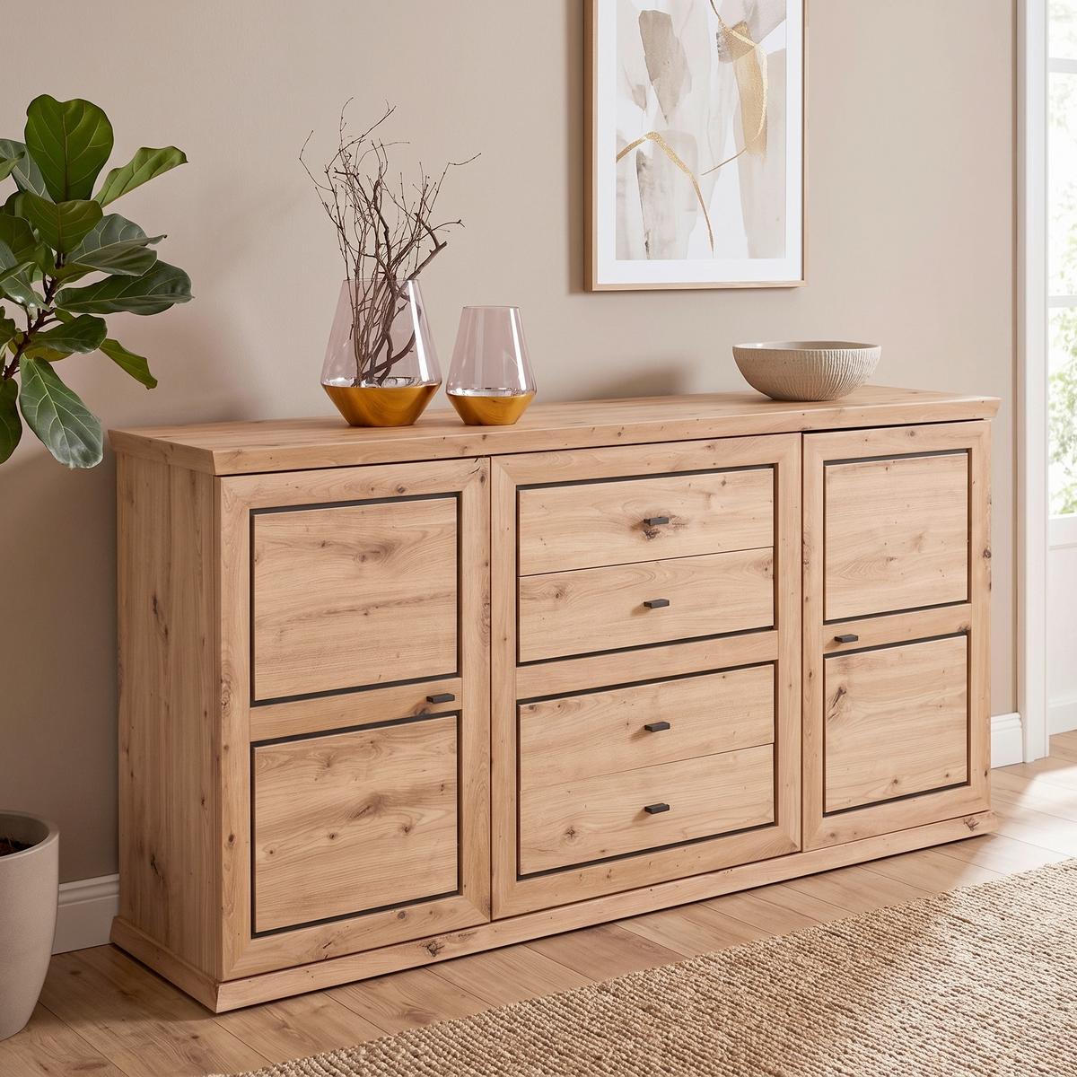 Eichefarbenes Sideboard mit viel Stauraum