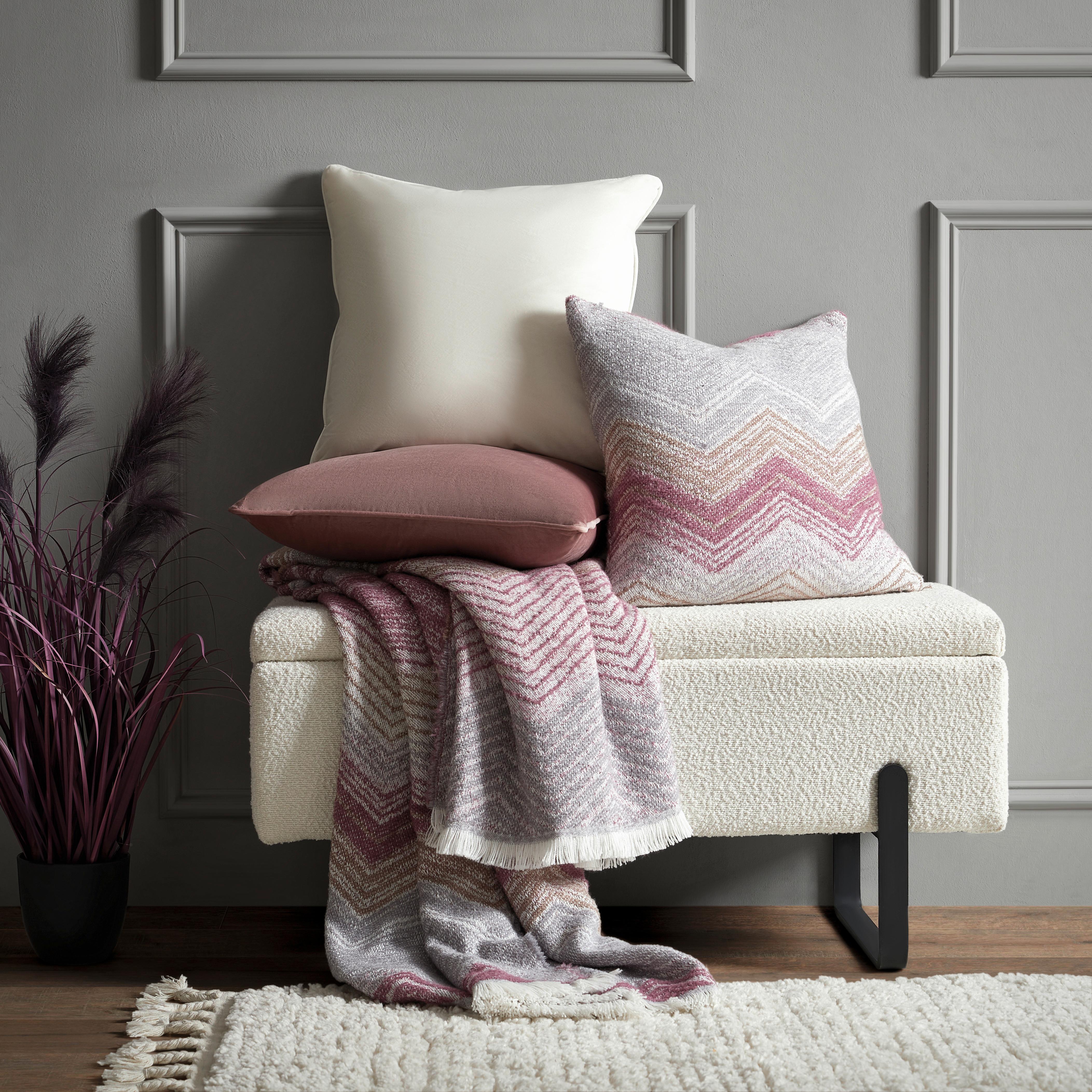 DEKORAČNÍ POLŠTÁŘ ZICKZACK - bílá/bobulová, Moderní, textil (45/45cm) - Mömax