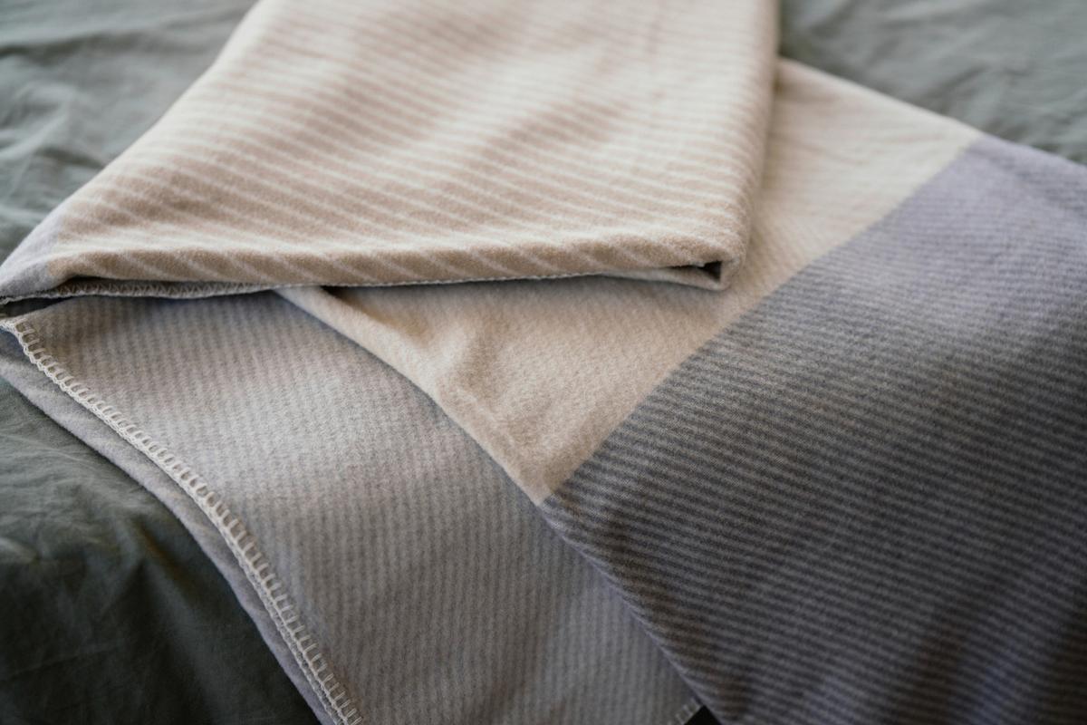 Kuscheldecke Salima Grau/Beige 150x200cm Streifen - Beige/Grau, KONVENTIONELL, Textil (150/200cm) - Ibena
