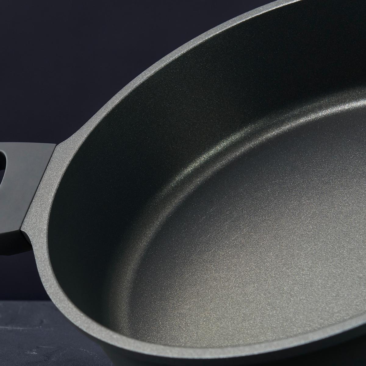 Servírovacia panvica Black Line, 4l - čierna/číra, Konventionell, kov/plast (28/7,5cm) - Gourmesto