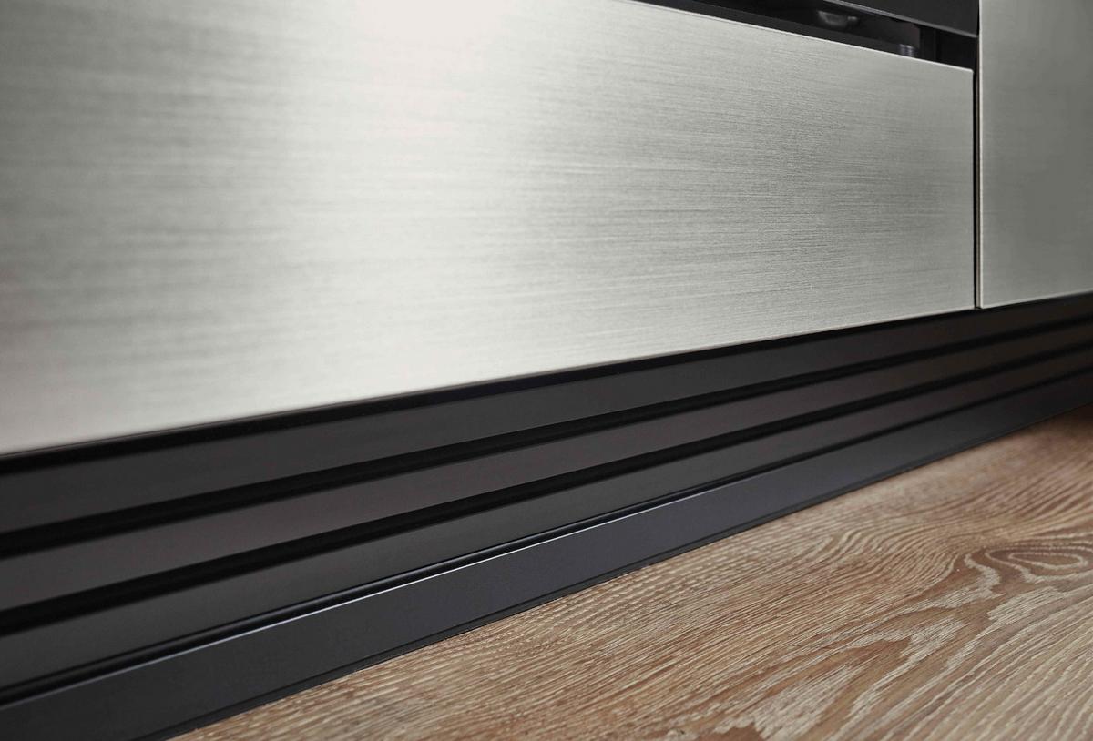 Eckküche Edelstahlfarben Gebürstet, Planbar Nach Maß - Edelstahlfarben, MODERN, Holzwerkstoff - Vertico