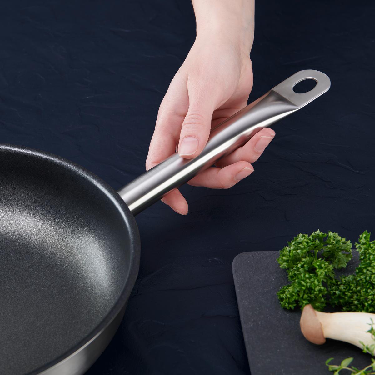 Panvica Silver Line, Ø: 24cm - farba ušľachtilej ocele, Konventionell, kov (24/5,5cm) - Gourmesto