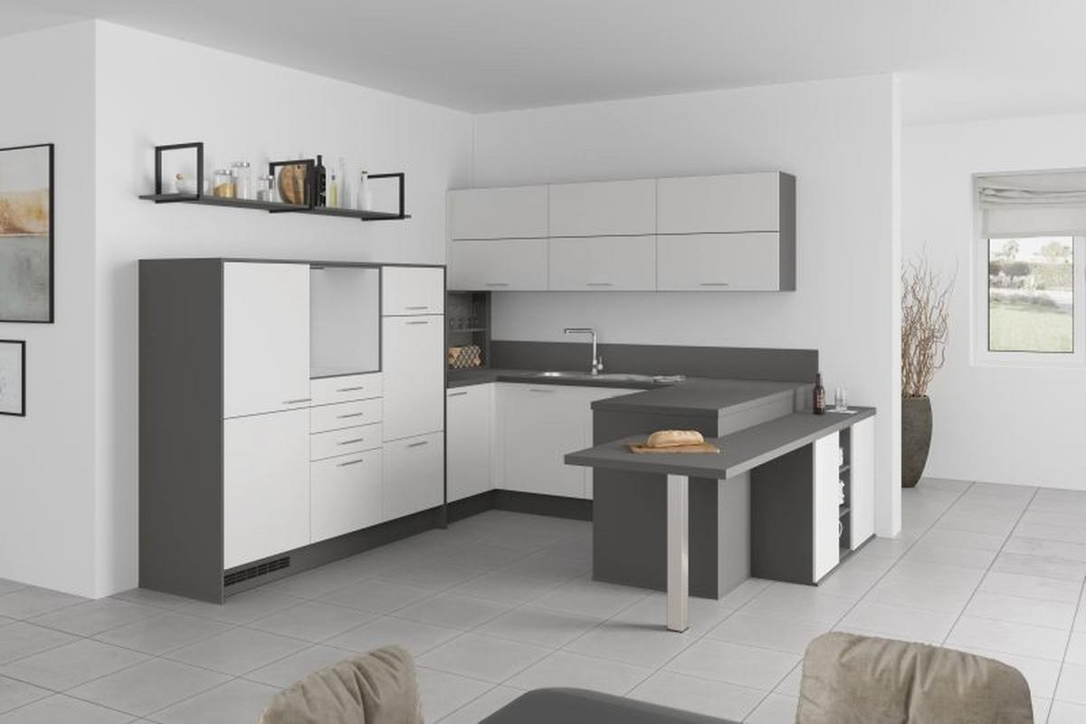 Moderne Küche in U-Form ohne Spüle und Geräte