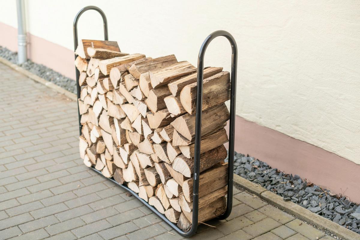 Regál na drevo 122cm - čierna, Basics, kov (122/103/25cm)