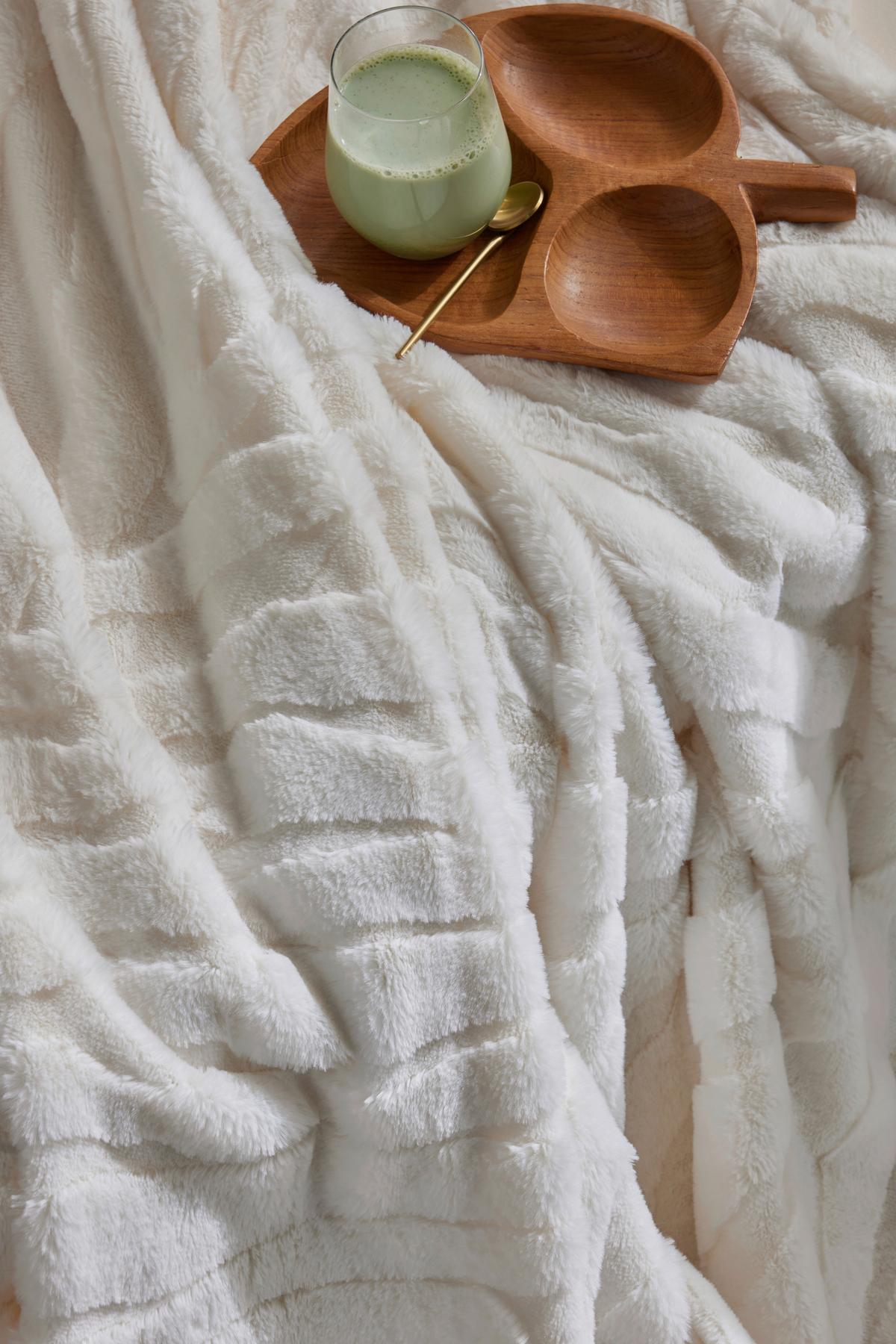 MÄKKÁ DEKA MATCHA - perleťová, Modern, textil (130/180cm)